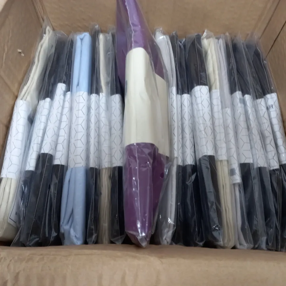 APPROXIMATELY 20 ASSORTED SASA CRAZE PILLOWCASE PAIR IN VARIOUS COLOURS (50x75x17cm)
