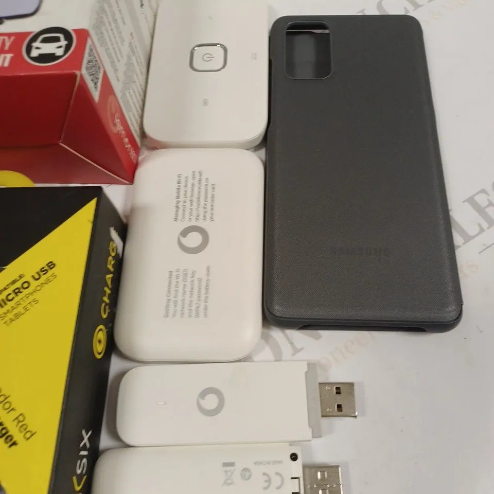 LOT OF 10 ASSORTED TECH ITEMS TO INCLUDE SELFIE STICK, WALL CHARGER AND CAR MOUNT