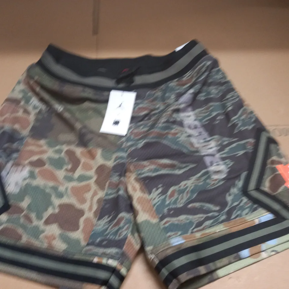 AIR JORDAN CAMO SHORTS - M