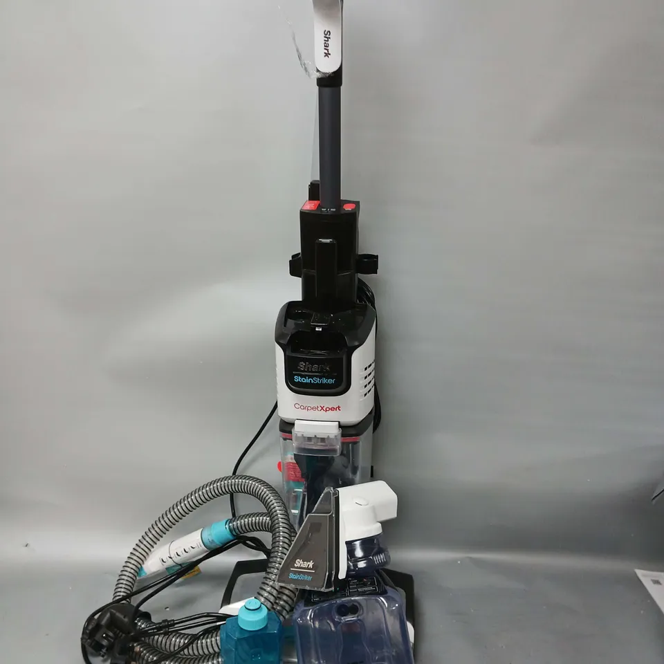 BOXED SHARK CARPET XPERT DEEP CARPET CLEANER & BUILT IN STAIN STRIKER EX200UK 
