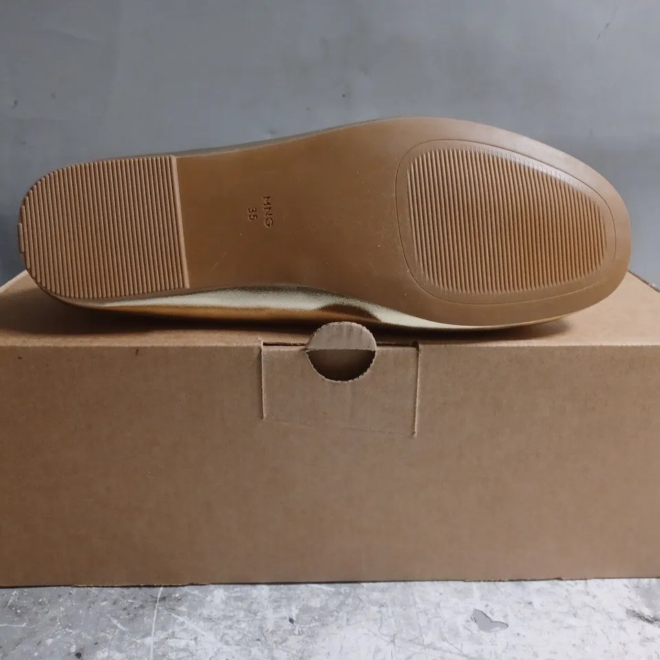 BOXED PAIR OF MANGO METALLIC BALLET FLATS WITH BOW IN GOLD SIZE EU 35