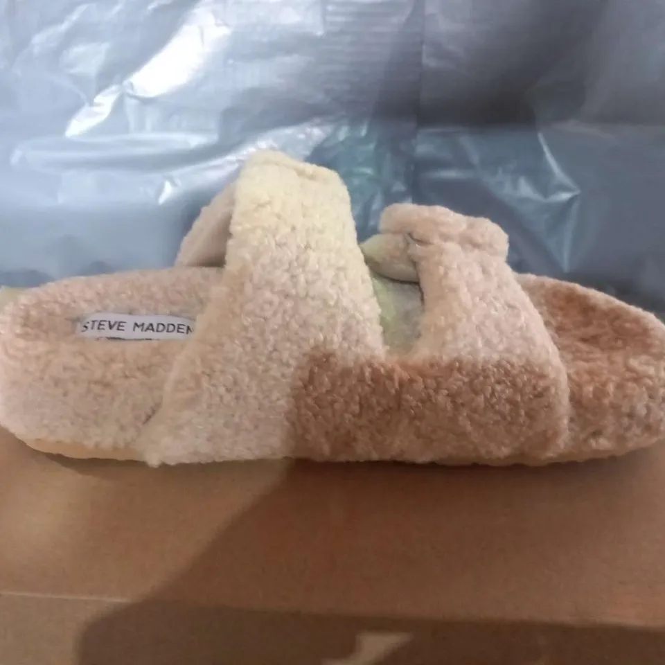 BOXED STEVE MADDEN AROUND BONE FLATS SIZE 3