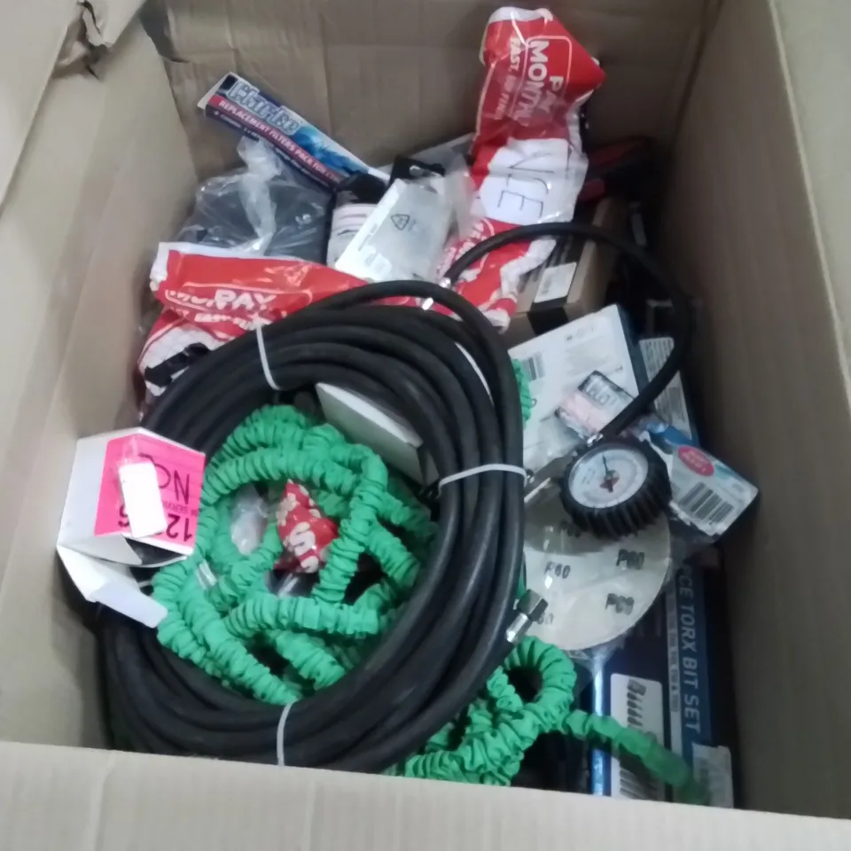 BOX OF ASSORTED ITEMS TO INCLUDE;CLARKE 12PC DRILL AND SCREW SET,CLARKE AIR FILTER REGULATOR,CLARKE TWIN CYLINDER FOOT PUMP,ETC