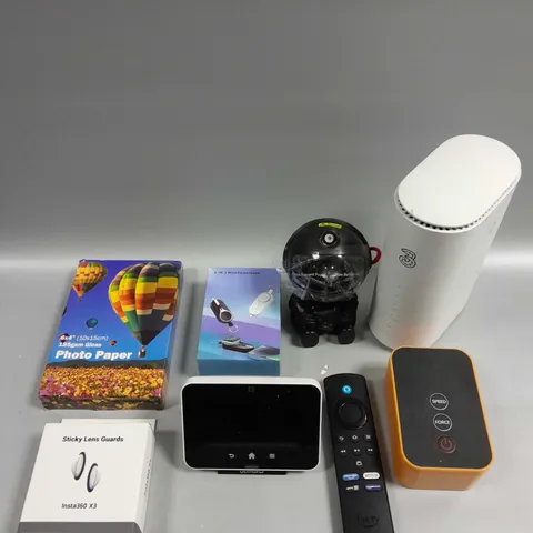 APPROXIMATELY 10 ASSORTED ELECTRICAL PRODUCTS TO INCLUDE FIRE TV REMOTE, MINI POWER BANK, 3 WIFI ROUTER ETC