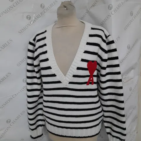 ALEXANDRE MATTIUSSI VNECK KNITTED JUMPER IN BLACK AND WITE STRIPE SIZE 1