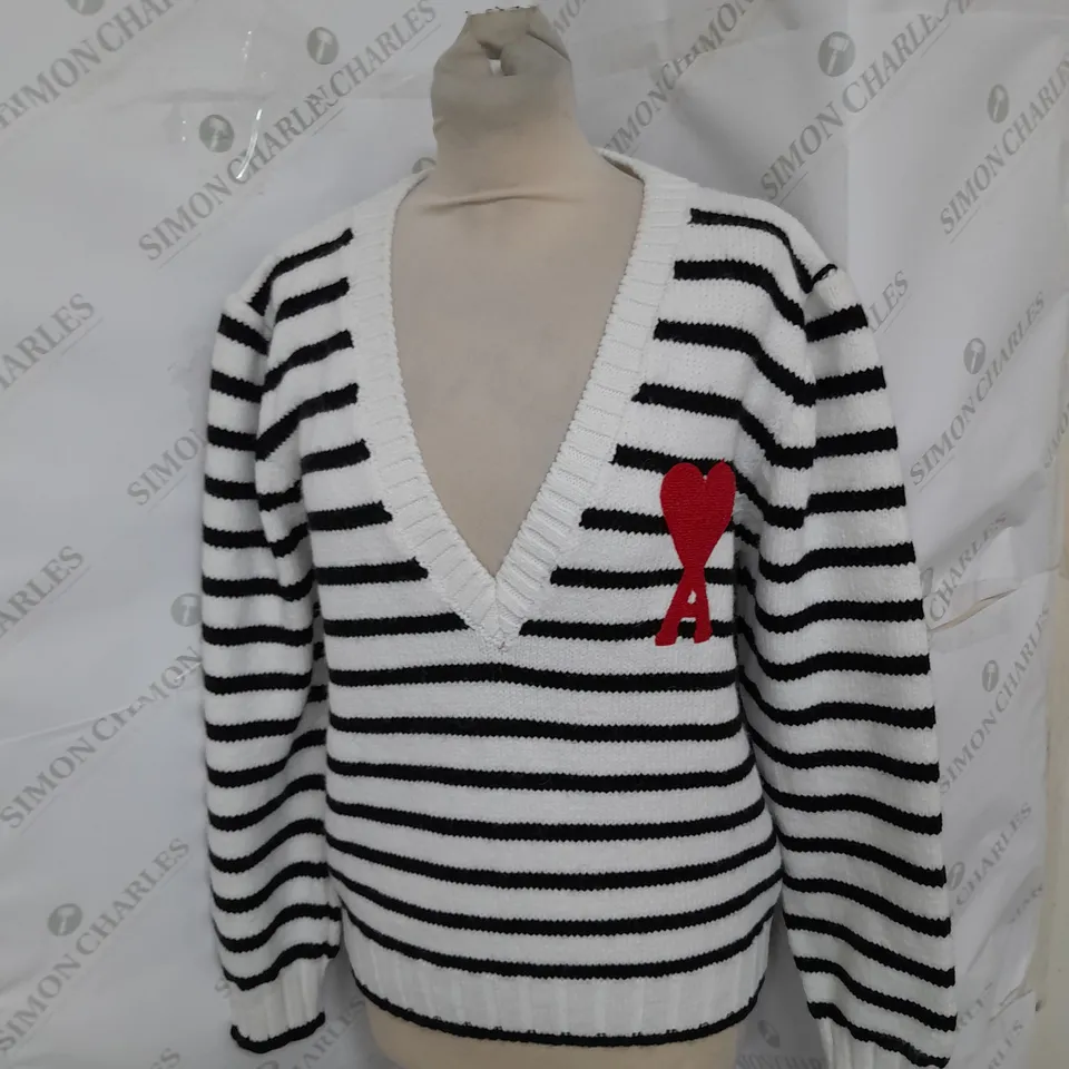 ALEXANDRE MATTIUSSI VNECK KNITTED JUMPER IN BLACK AND WITE STRIPE SIZE 1