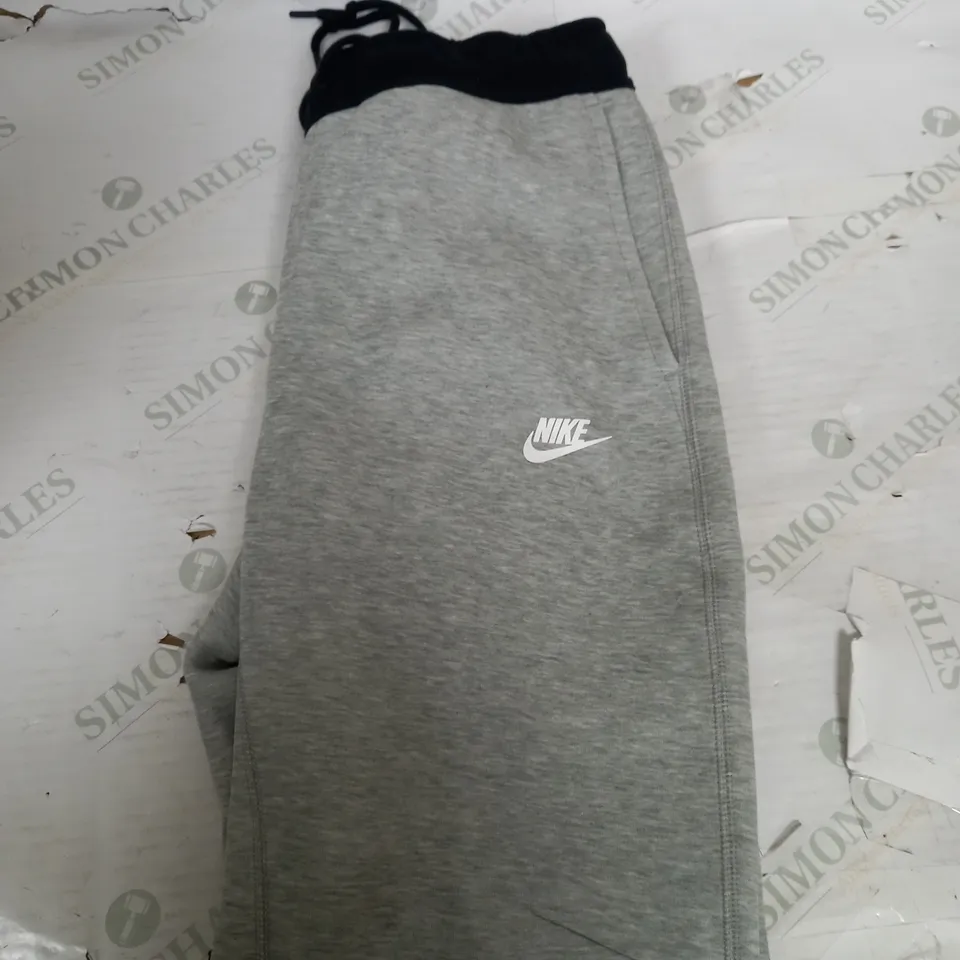 NIKE FLEECED TRACKSUIT BOTTOMS SIZE M