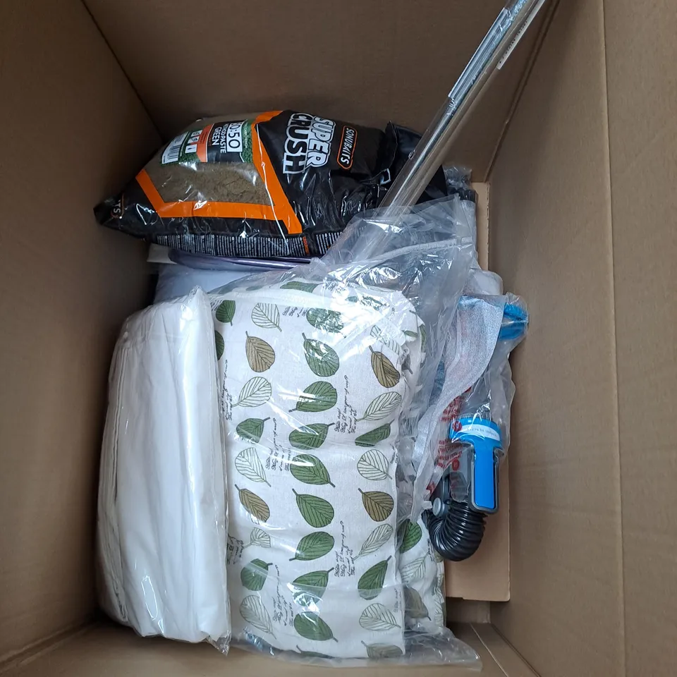 APPROXIMATELY 15 ASSORTED HOUSEHOLD PRODUCTS TO INCLUDE PAPER DRINKS, BEDDING AND A TOWEL