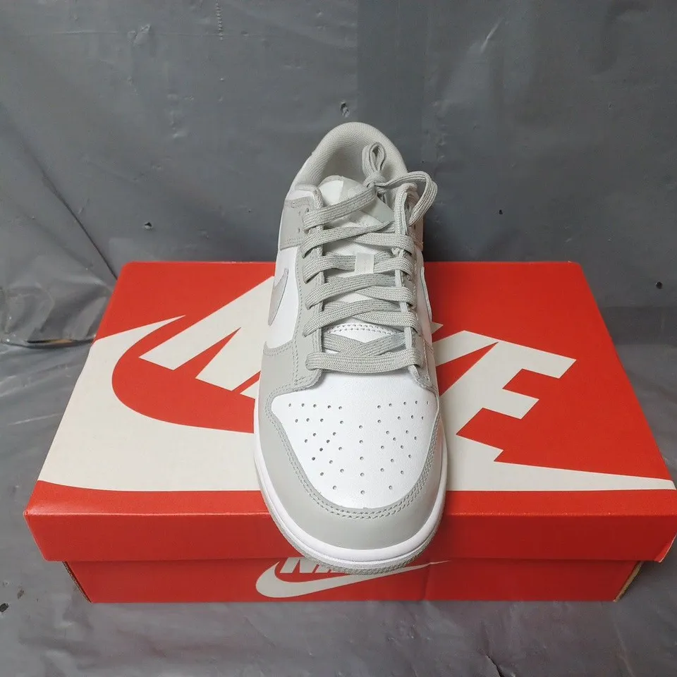 BOXED PAIR OF NIKE DUNK LOW RETRO TRAINERS - UK SIZE 7