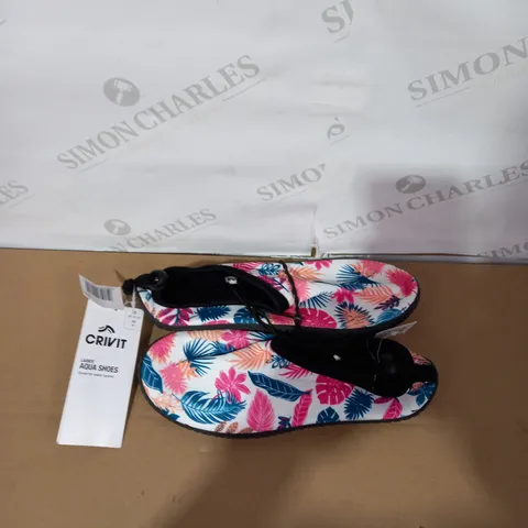 PAIR OF CRIVIT LADIES' AQUA SHOES SIZE 5