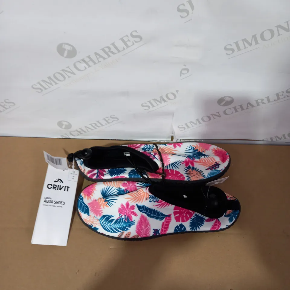 PAIR OF CRIVIT LADIES' AQUA SHOES SIZE 5