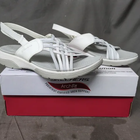 SKECHERS ARCH FIT SANDALS WHITE SIZE 6