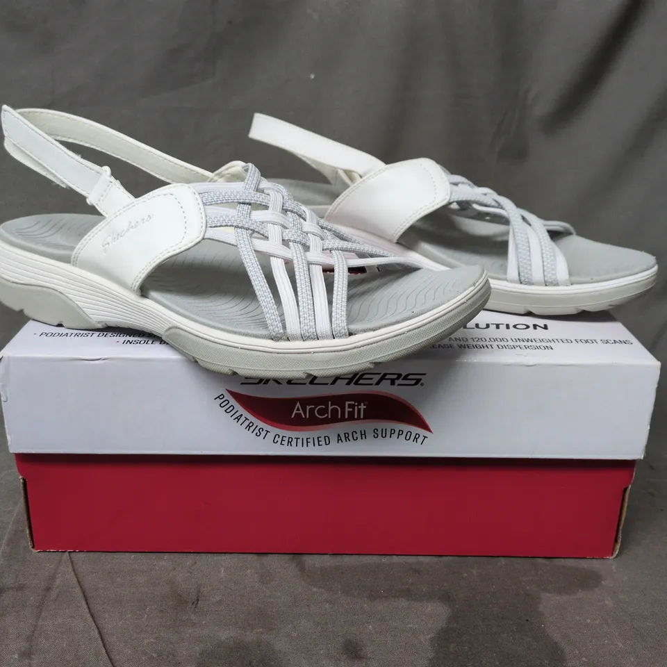 SKECHERS ARCH FIT SANDALS WHITE SIZE 6