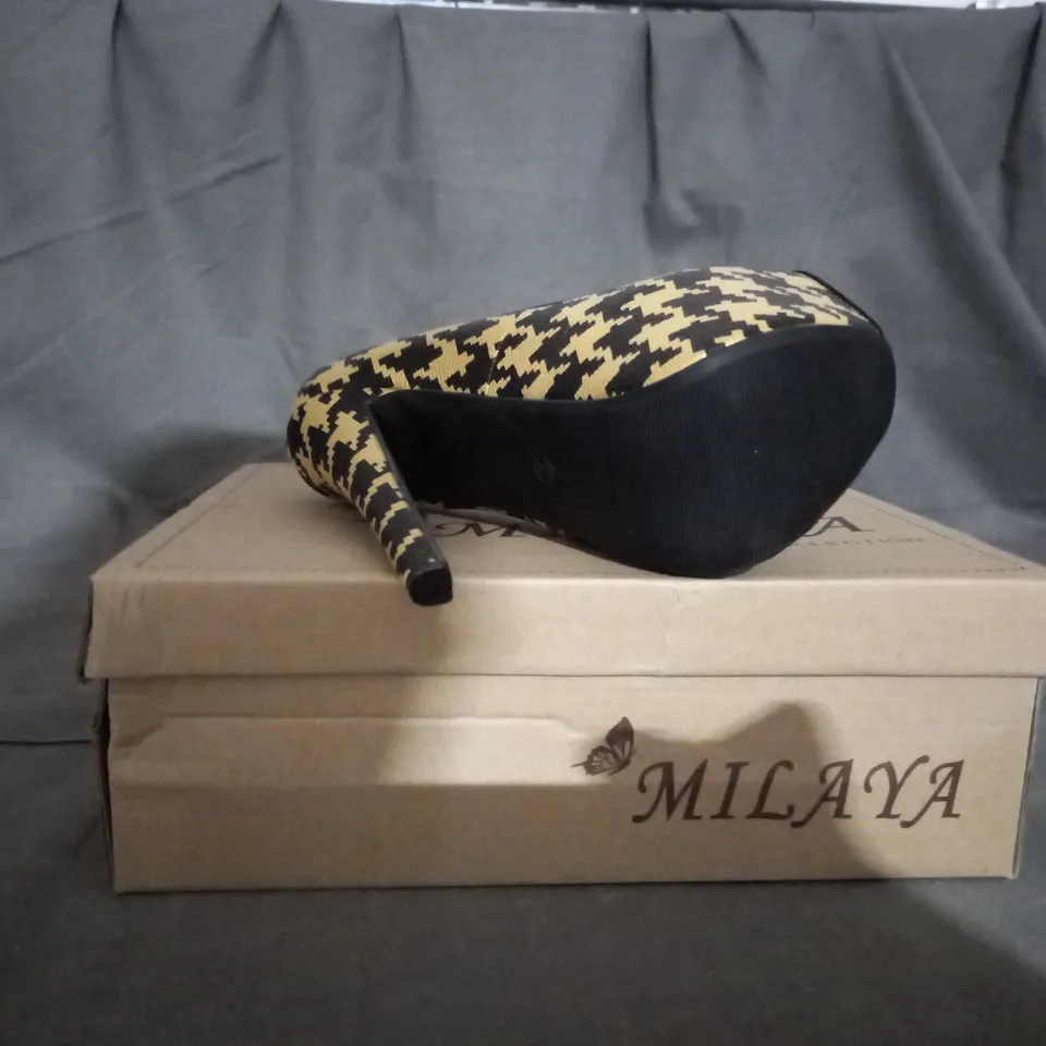 APPROXIMATELY 12 BOXED PAIR OF PLATFORM HEEL SHOES IN VARIOUS SIZES TO INCLUDE SIZE 36 
