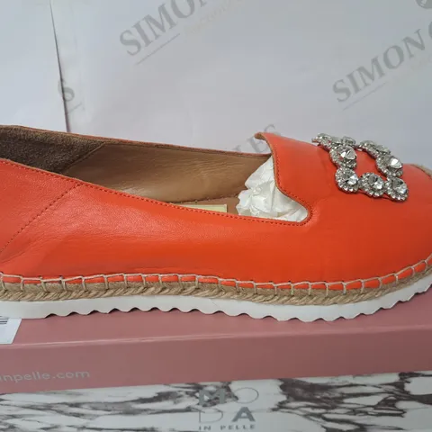 BOXED MODA IN PELLE ORANGE LEATHER DIAMONTE STYLE SHOE SIZE 7