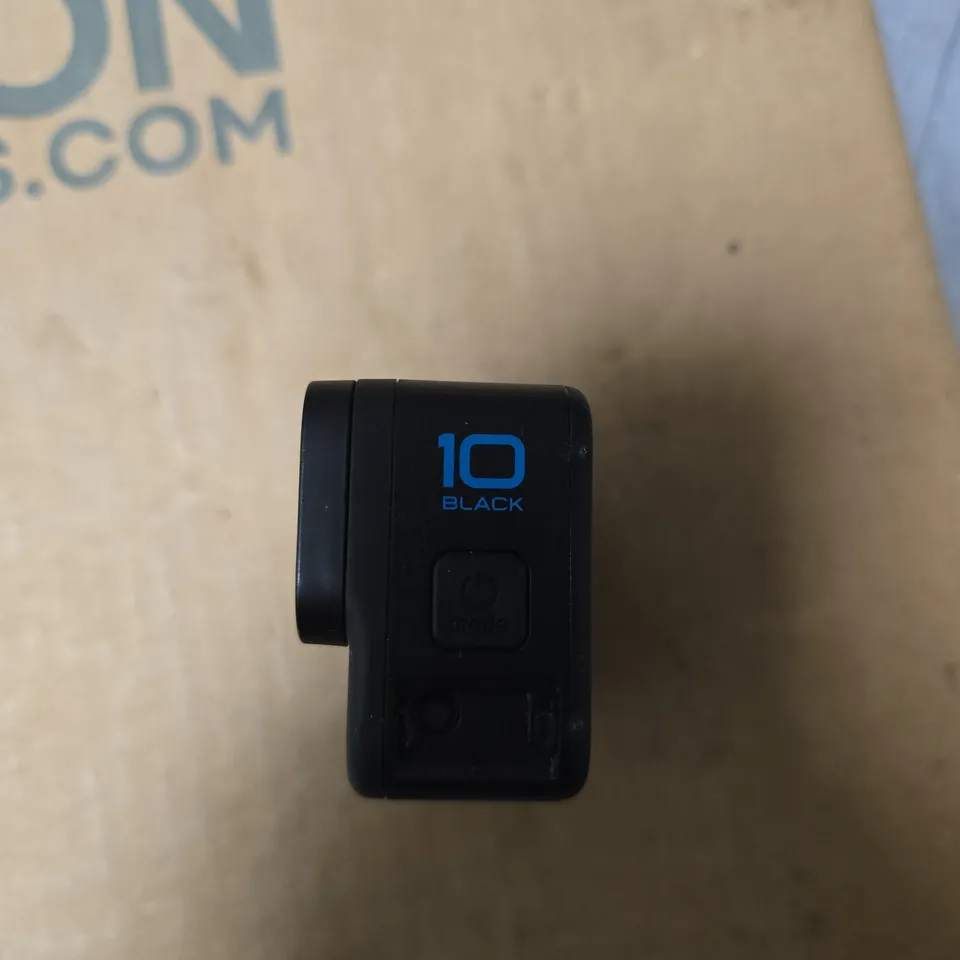GOPRO HERO10 BLACK ACTION CAMERA IN PROTECTIVE CASE