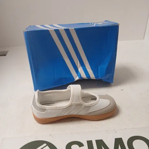 ADIDAS SAMBA JANE C KIDS TRAINERS – WHITE/SILVER, UK CHILDS12½K (US 13K)