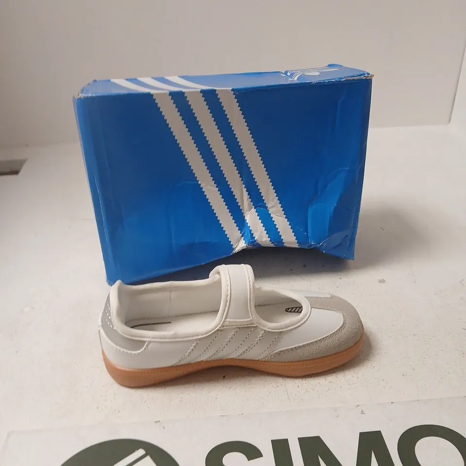 ADIDAS SAMBA JANE C KIDS TRAINERS – WHITE/SILVER, UK CHILDS12½K (US 13K)