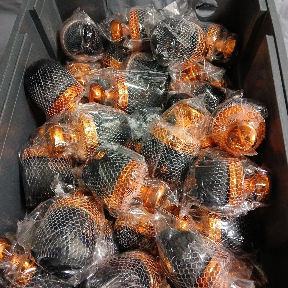 APPROXIMATELY 30 SELF-TANNING/MAKEUP BODY BRUSHES