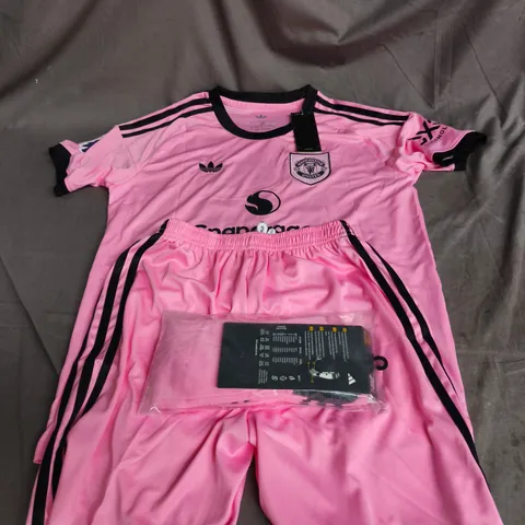 MANCHESTER UNITED FULL GOALKEEPER KIT SIZE 28