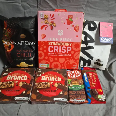 APPROXIMATELY 5 ASSORTED FOOD &DRINK ITEMS TO INCLUDE -CRISPS, KITKATS AND CEREAL  - COLLECTION ONLY