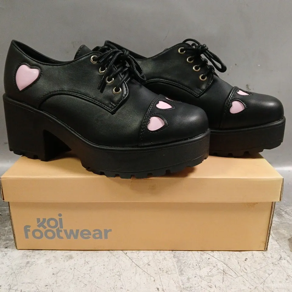 BOXED PAIR OF KOI TENNIN HEART SHOES IN BLACK W. PINK HEARTS SIZE UK 6
