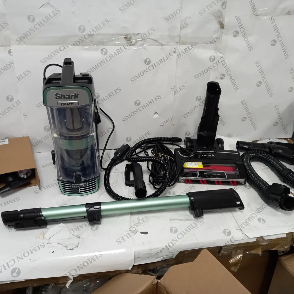 SHARK STRATOS UPRIGHT VACUUM CLEANER WITH PET-TOOL & CAR KIT NZ860UK - COLLECTION ONLY