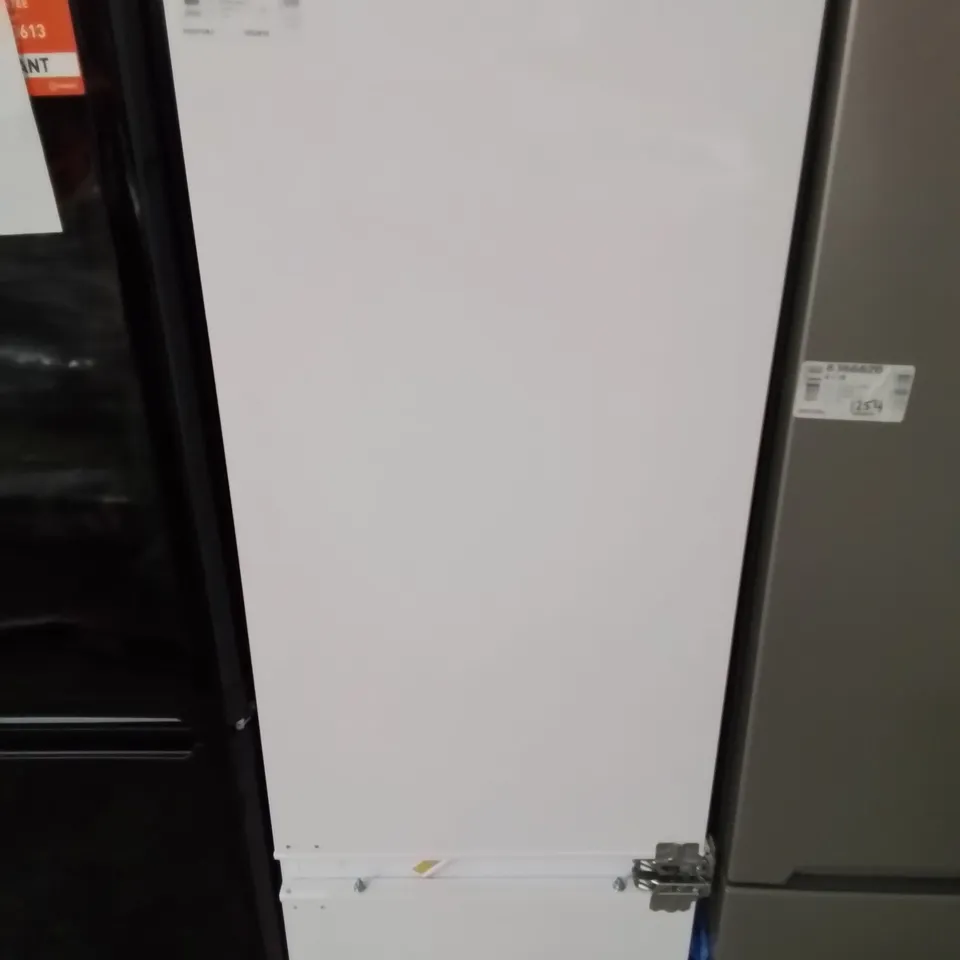 RUSSELL HOBBS LOW FROST WHITE 60/40 FRIDGE FREEZER - UNPROCESSED RAW RETURN