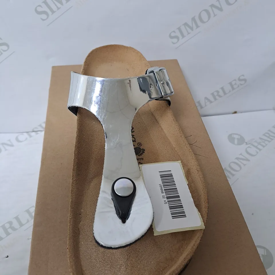 BONOVA OPEN TOE SANDAL SILVER SIZE 5