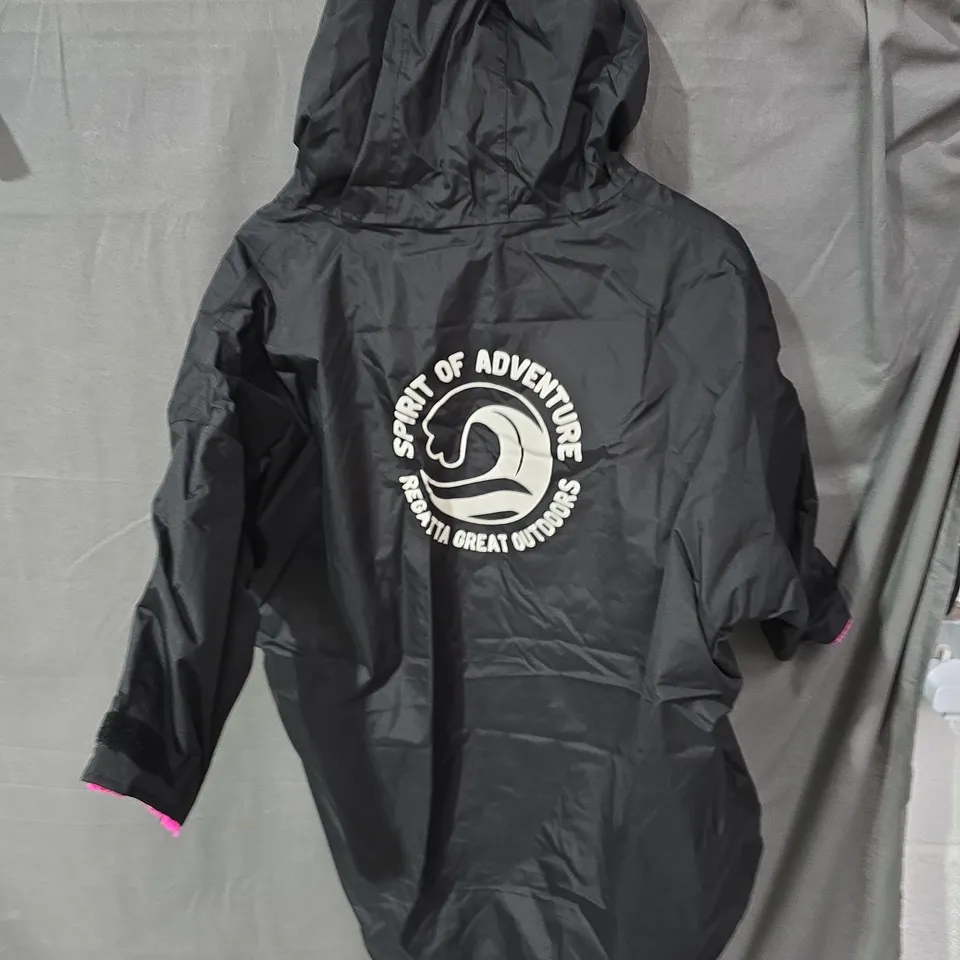 REGATTA GREAT OUTDOORS HYDRAFORT KIDS' WATERPROOF JACKET – BLACK WITH PINK FLEECE LINING
