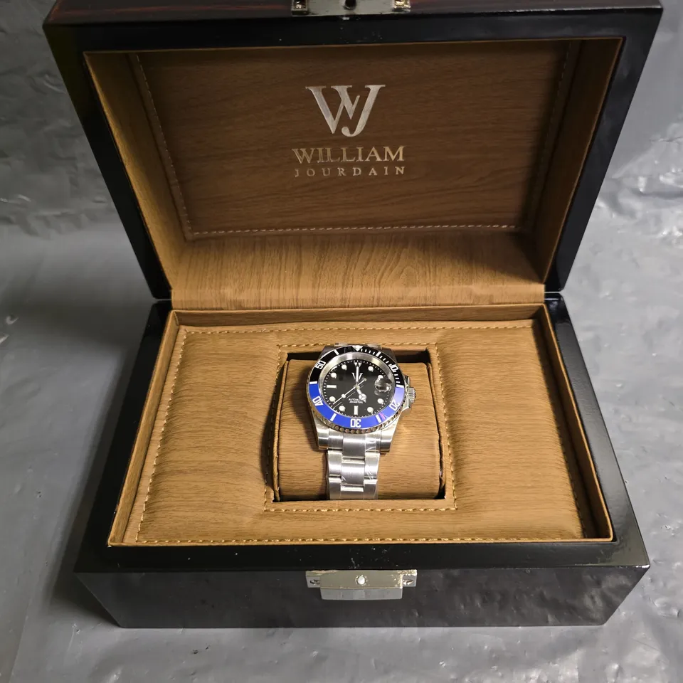 WILLIAM JOURDAIN ALL STAINLESS STEEL GENTS WATCH WITH BLACK DIAL AND WOODEN BOX