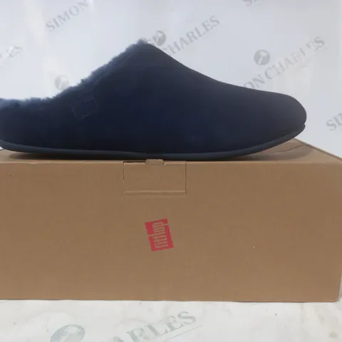 BOXED PAIR OF FITFLOP SHEARLING-LINED SUEDE SLIPPERS IN NAVY UK SIZE 8