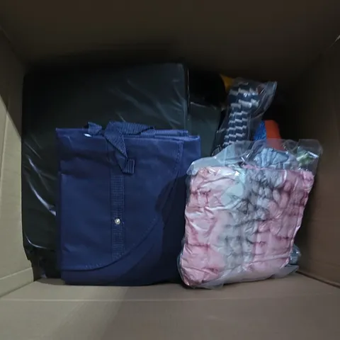 APPROXIMATELY 15 ASSORTED HOUSEHOLD PRODUCTS TO INCLUDE BLANKETS, DOG TOYS AND WALLPAPER