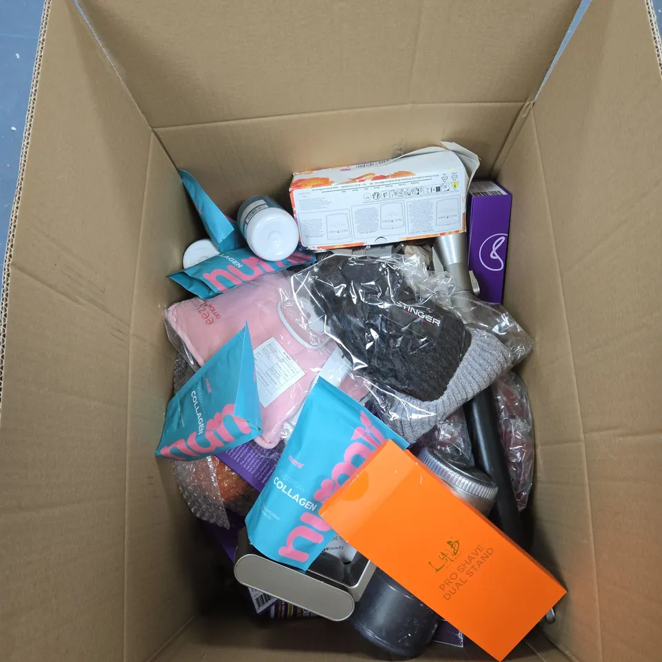 BOX OF APPROXIMATELY 20 ASSORTED ITEMS TO INCLUDE: UMBRELLA AND HANDBAG WITH MATCHING PURSE