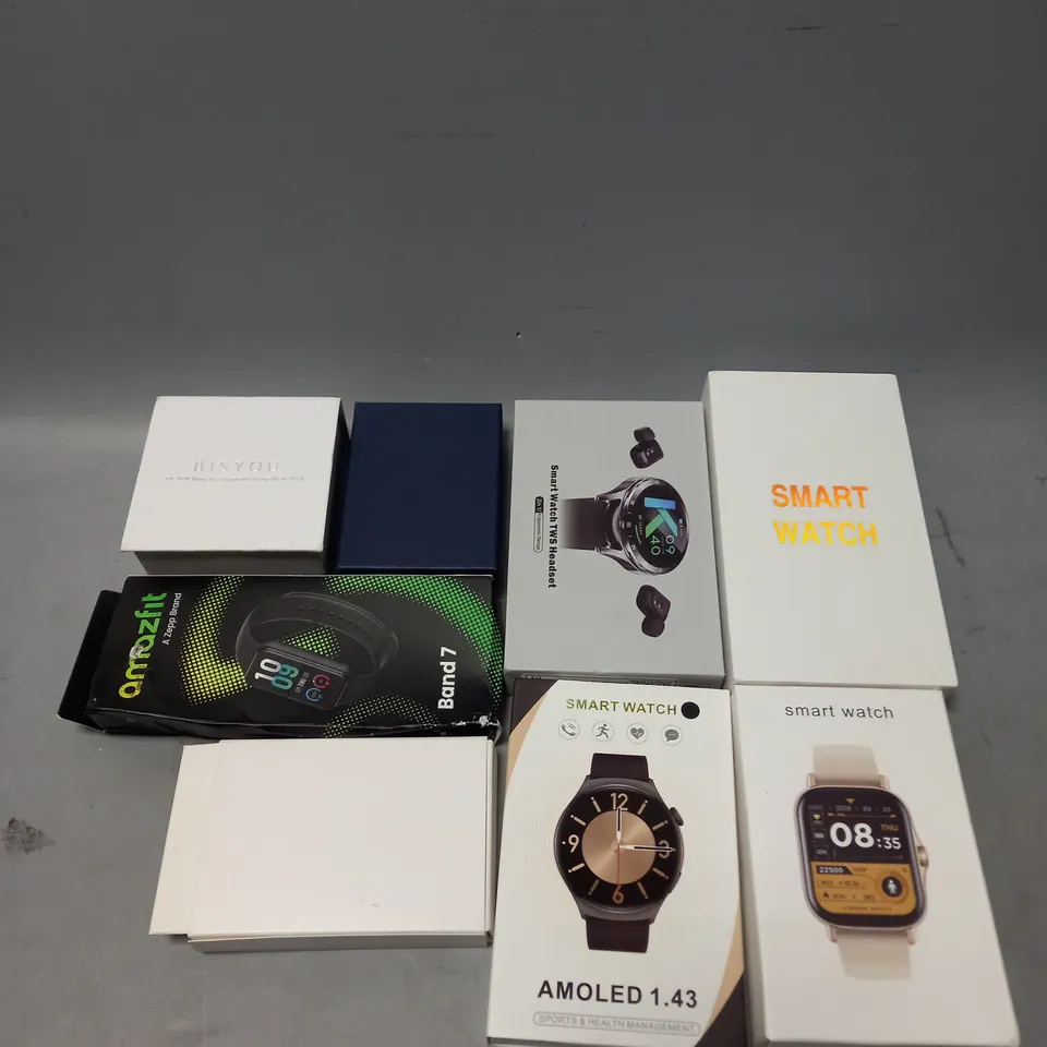 APPROXIMATELY 30 ASSORTED JEWELLERY PRODUCTS TO INCLUDE RINGS , WATCHES , NECKLACES , ETC  