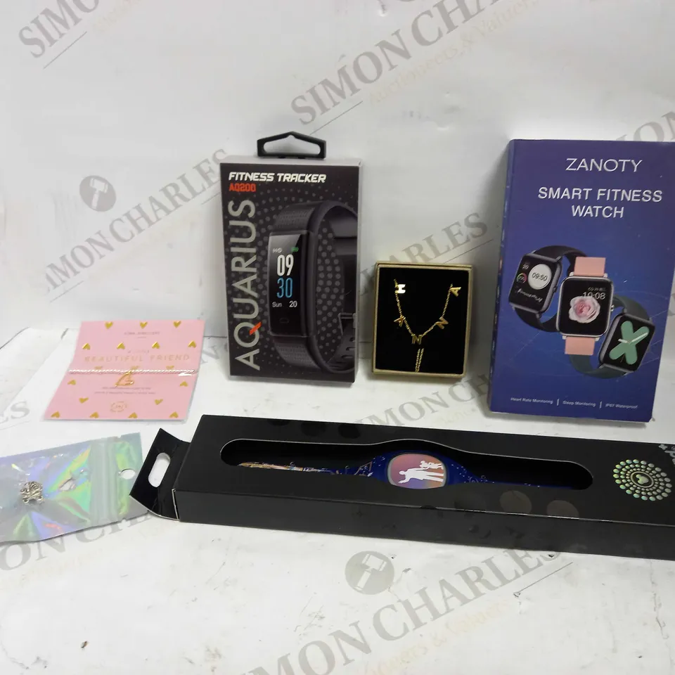 LOT OF APPROXIMATELY 20 JEWELLERY ITEMS, TO INCLUDE EARRINGS, NECKLACES, ETC