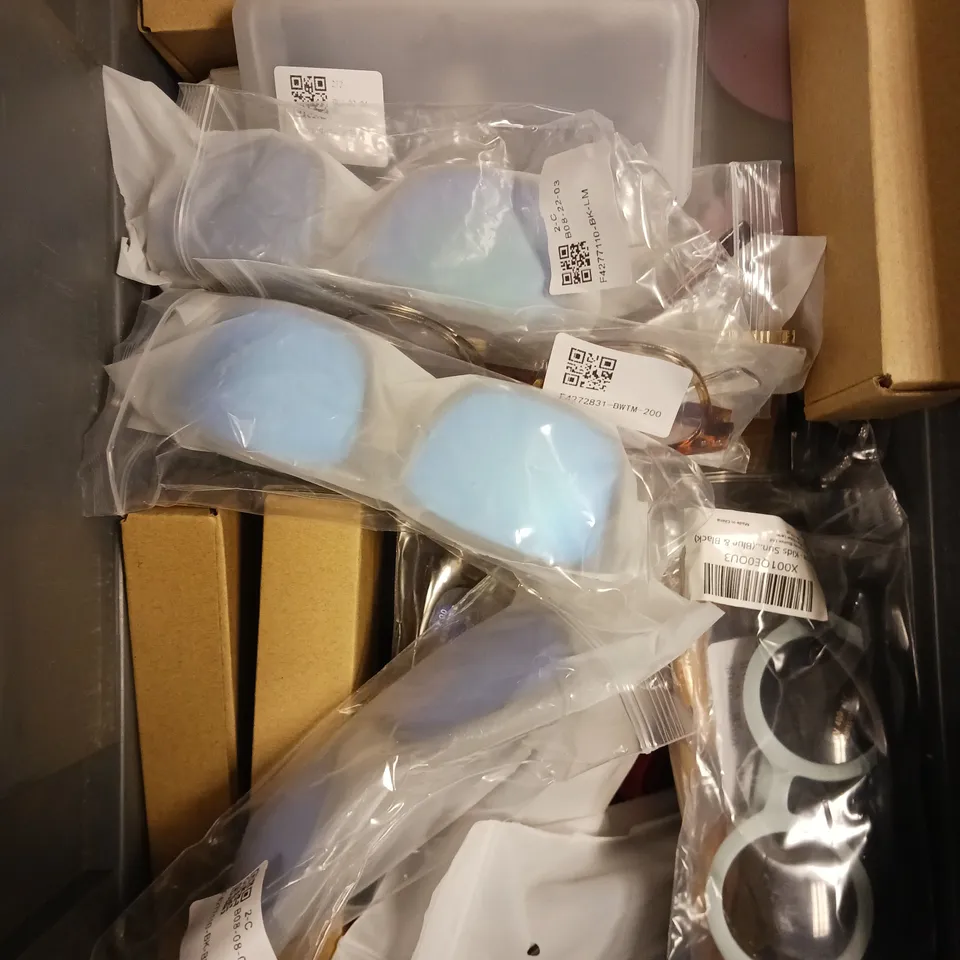 APPROXIMATELY 15 ASSORTED GLASSES/SUNGLASSES IN VARIOUS DESIGNS 