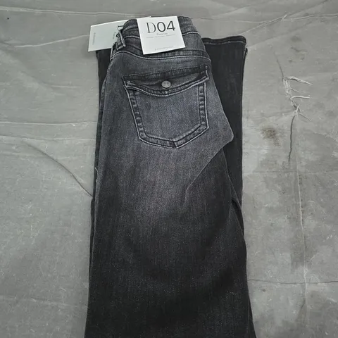 STRADIVARIUS WOMEN'S DARK DENIM FLARE JEANS – D04 - SIZE 8