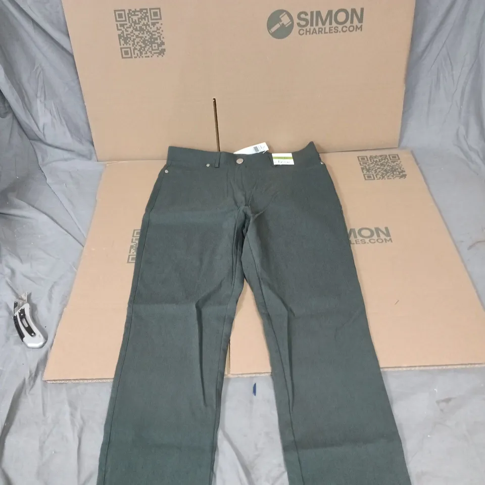 BOX OF APPROXIMATELY 15 ASSORTED ITEMS TO INCLUDE: KHAKI CHINOS SIZE 12