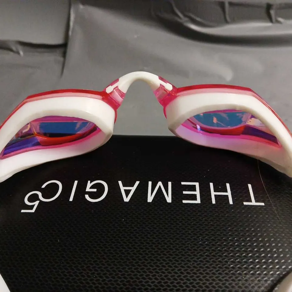 THE MAGIC5 SWIMMING GOGGLES IN WHITE/PINK