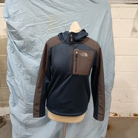 THE NORTH FACE YOUTH FLEECE JACKET – NAVY WITH BROWN SLEEVE PANELS, CHEST POCKET (L/G)