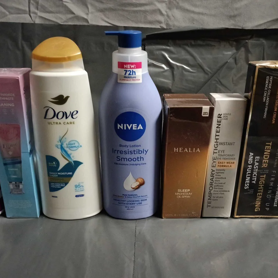 APPROXIMATELY 15 ASSORTED HEALTH & BEAUTY PRODUCTS TO INCLUDE SHAMPOOS, DOVE AND NIVEA 