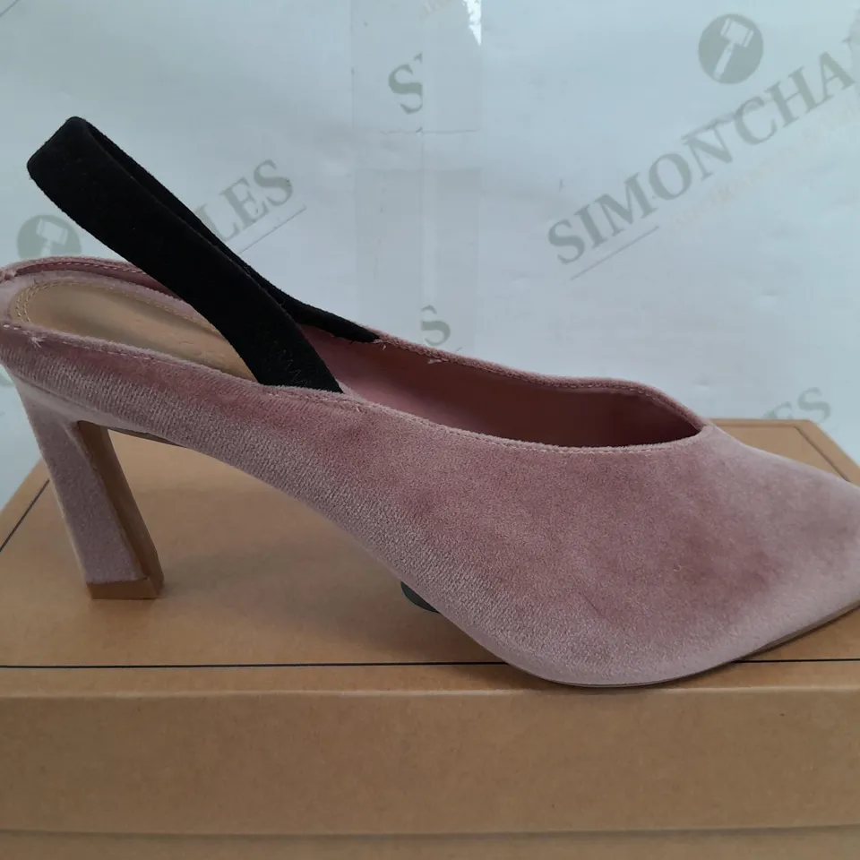 BOXED PAIR OF ASOS DESIGN WIDE FOT WISHFUL MID HEELS IN BLUSH - UK 4