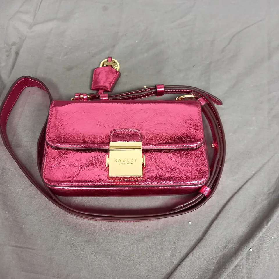RADLEY LONDON MINI HANDBAG WITH STRAP IN METALLIC PINK