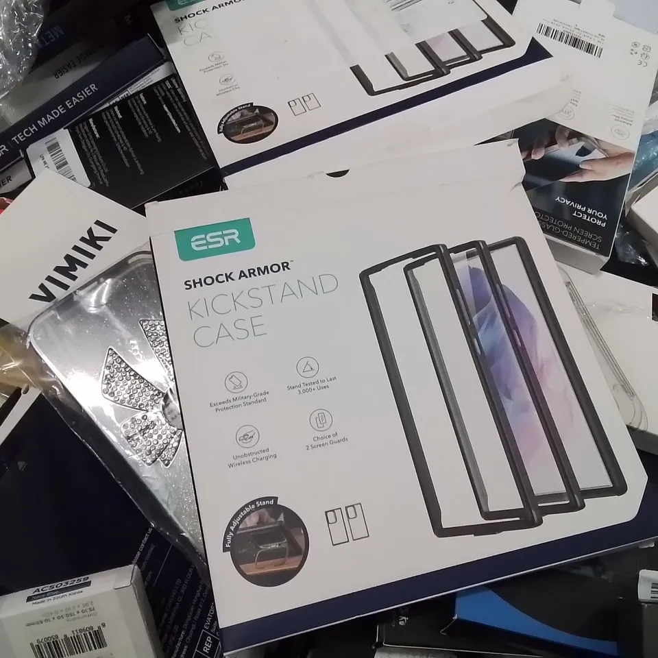 PALLET CONTAINING VERY LARGE AMOUNT OF BRAND NEW PHONE CASES [MODELS AND MAKES VARY]
