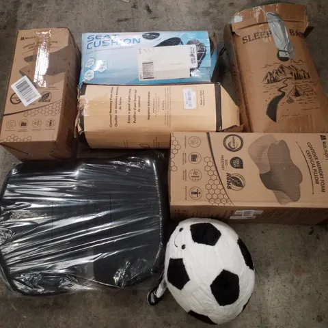 PALLET CONTAINING ASSORTED PILLOWS & CUSHIONS
