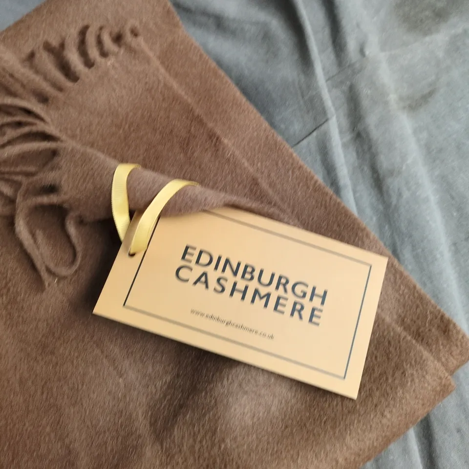 EDINBURGH CASHMERE BROWN CASHMERE SCARF WITH TASSELS