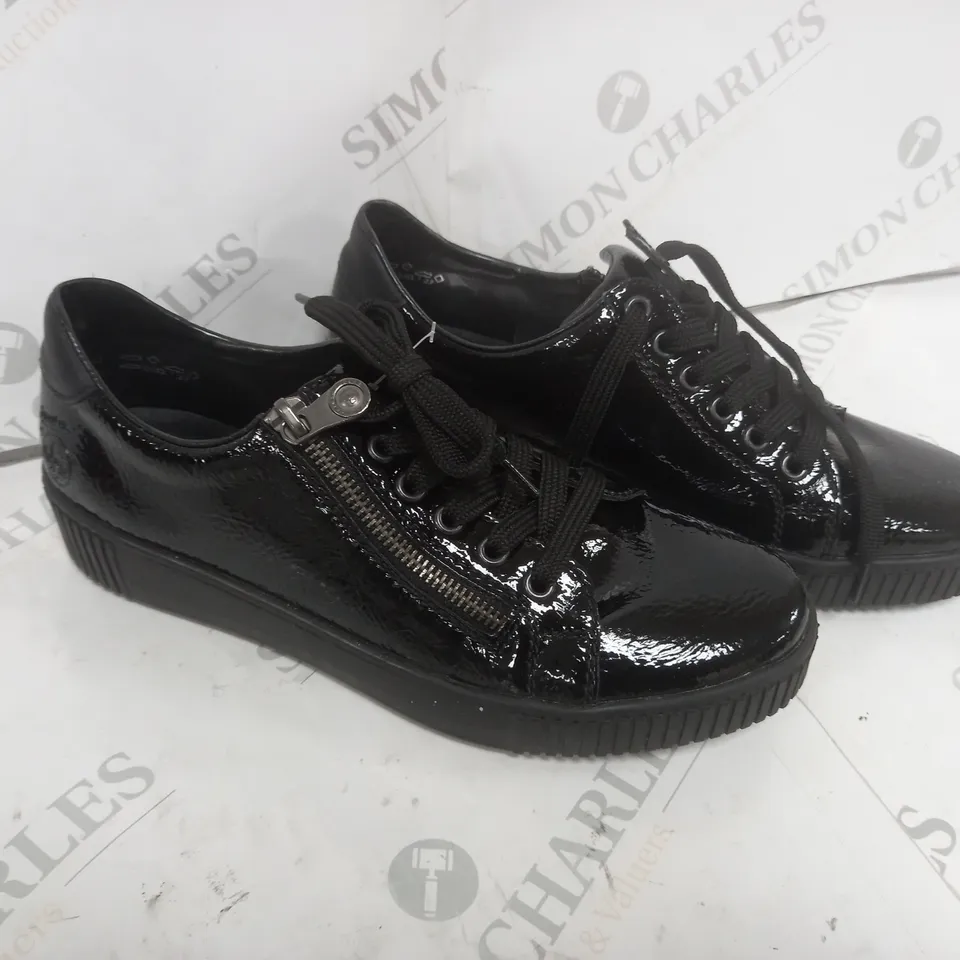 BOXED RIEKER ANTISTRESS TRAINER WITH ZIP BLACK SIZE 6