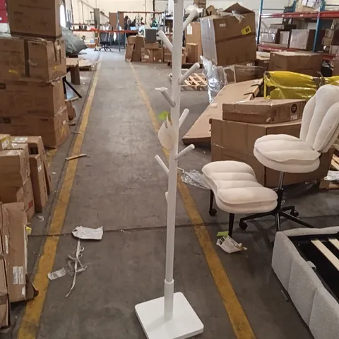 FREESTANDING COAT HANGER