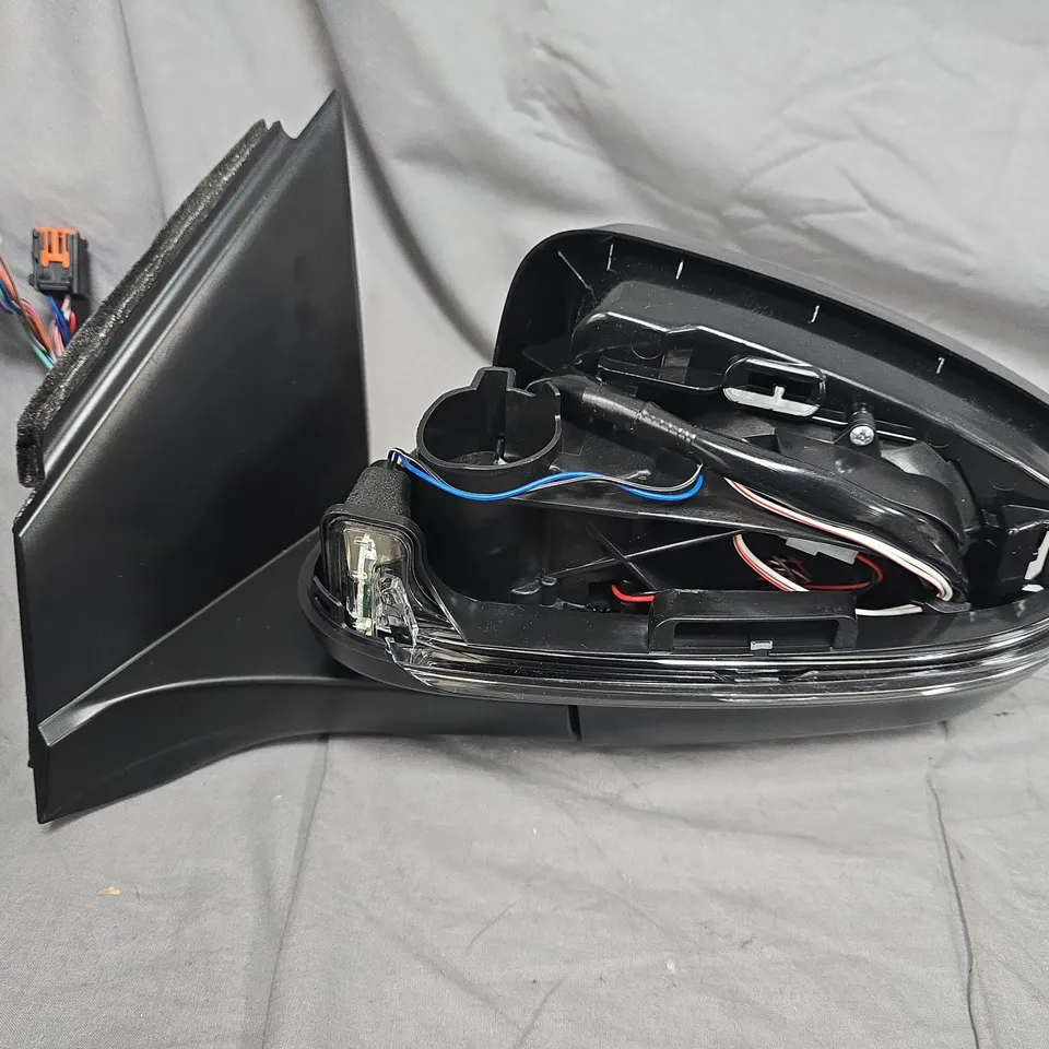 Car wing mirror assembly – black plastic, with wiring harness